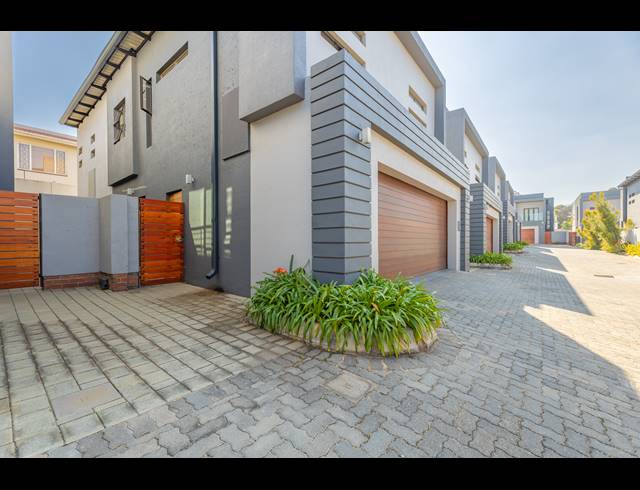 3 BEDROOM HOUSE FOR SALE IN BRYANSTON